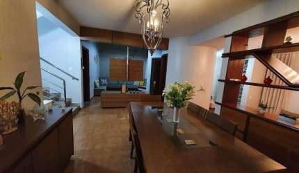 Casa com 4 quartos à venda no Santa Mônica, Uberlândia  por R$ 1.500.000