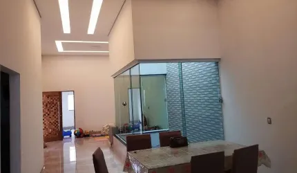 Casa com 4 quartos à venda no Jardim das Palmeiras, Uberlândia  por R$ 665.000