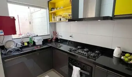 Casa em condomínio fechado com 3 quartos à venda no Jardim Inconfidência, Uberlândia  por R$ 750.000