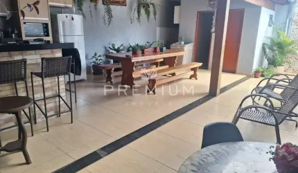 Casa com 3 quartos à venda no Luizote de Freitas, Uberlândia  por R$ 550.000