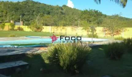 Excelente chácara com piscina / MOBILIADA / salão de jogos / 05 dormitórios com 2 suítes / 190 m² de construção / 2000 m² de terreno / Jacareí - Guararema