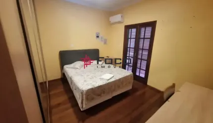 Casa sobrado/Villa Branca/ 03 Dormitórios sendo 01 suíte/250m²/ Jacareí