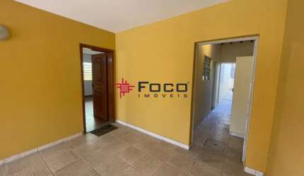 Casa para Locação / Bosque dos Eucaliptos / 3 Dormitórios / 1 suíte / 2 vagas / 250m² / São José dos Campos