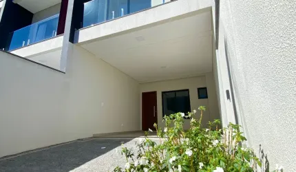 Lindo Sobrado à venda com 3 dormitórios, sendo 1 suíte , 121 m²  no Saguaçu - Joinville/SC