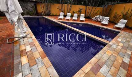 7 suítes, piscina, sauna, churrasqueira, jardim