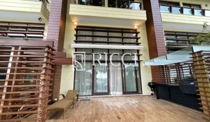 Casa em condomínio pé na areia