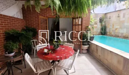 Casa com 3 Quartos à Venda no Bairro Embaré, em Santos
