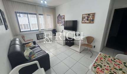 Apartamento à venda na quadra da praia do Embaré