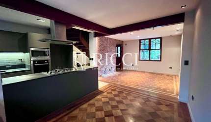 Imperdível! Casa à venda em Santos-SP, no Gonzaga, com 2 quartos sendo 1 suíte, 1 sala, 3 banheiros e 96,00 m² de área!