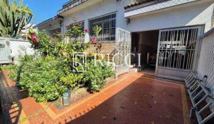 Casa à Venda na Encruzilhada - Santos l Ricci Consultoria