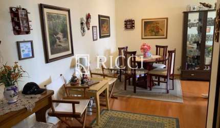 Apartamento a Venda em Santos. 2 Quartos, 1 Sala, 2 Banheiros + Dependência.