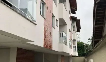 Sobrado Geminado Triplex a venda no Vila Nova