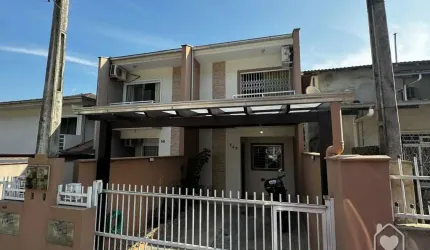 Sobrado Geminado à venda no Vila Nova