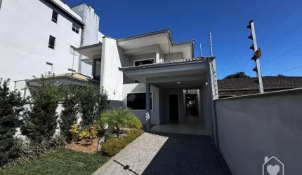 Sobrado Geminado à venda no Vila Nova