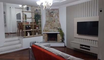 Linda casa na Vila Suissa de 220m² , terreno de 500m²