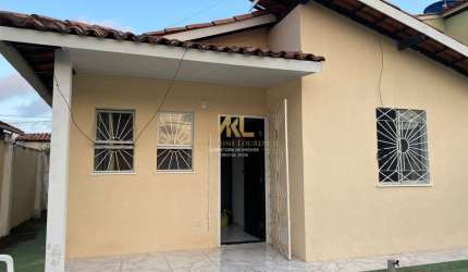 Casa em condomínio fechado com 2 quartos para alugar na Avenida Tiradentes, 1, Abrantes, Camaçari por R$ 2.500