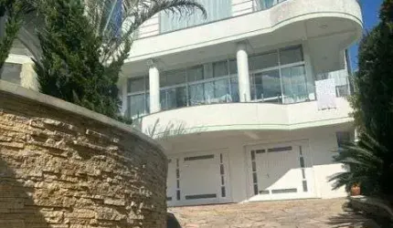 BELISSIMA CASA A VENDA, MUITO LUXO E CHARME!