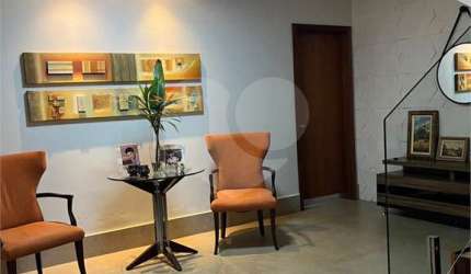 Sobrado com 3 quartos à venda em Cidade Jardim - GO