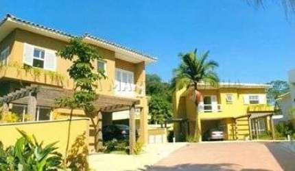 Casa à Venda em Condomínio no Morumbi - 4 suítes, 4 garagens, lareira, banheira, quintal, churrasqueira