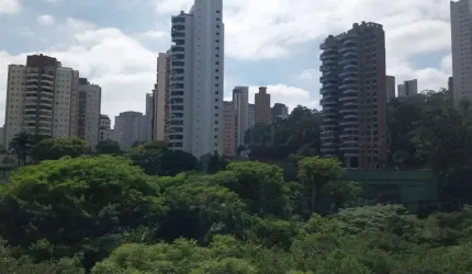 Apartamento à Venda na Vila Andrade - 54 m², 2 dorms., 2 banheiros, sacada e 1 vaga