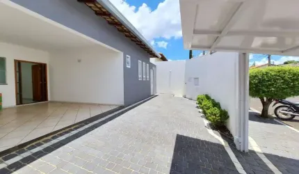 Casa para Venda em Uberlândia, Segismundo Pereira, 3 dormitórios, 1 suíte, 2 banheiros, 2 vagas