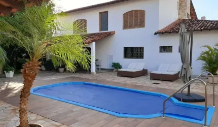 Casa para Venda em Uberlândia, Patrimônio, 5 dormitórios, 2 suítes, 2 banheiros, 6 vagas