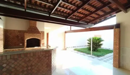 Casa para Venda em Uberlândia, Copacabana, 4 dormitórios, 1 suíte, 2 banheiros, 3 vagas
