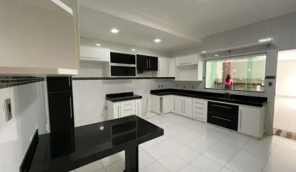 Casa para Venda em Uberlândia, Custódio Pereira, 3 dormitórios, 1 suíte, 1 banheiro, 2 vagas