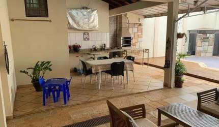 Casa para Venda em Uberlândia, Santa Mônica, 3 dormitórios, 3 suítes, 2 banheiros, 3 vagas