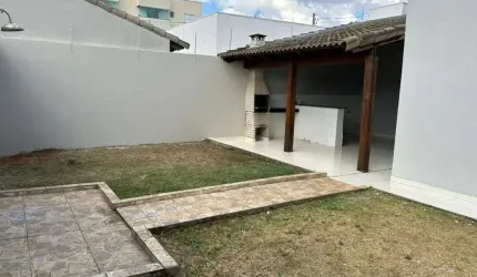 Casa para Venda em Uberlândia, Granada, 3 dormitórios, 1 suíte, 1 banheiro, 2 vagas