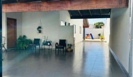 Casa para Venda em Uberlândia, Alto Umuarama, 3 dormitórios, 2 suítes, 2 banheiros, 5 vagas