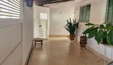 Casa para Venda em Uberlândia, Segismundo Pereira, 3 dormitórios, 1 suíte, 1 banheiro, 2 vagas
