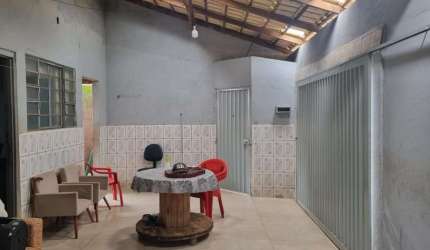 Casa para Venda em Uberlândia, Custódio Pereira, 3 dormitórios, 1 suíte, 1 banheiro, 2 vagas