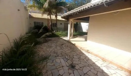 Casa para Venda em Uberlândia, Jardim Colina, 4 dormitórios, 2 suítes, 2 banheiros, 7 vagas