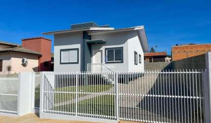 Casa com 2 quartos e amplo terreno