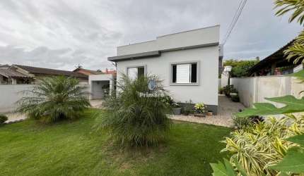 Casa de 2 quartos, 1 garagem