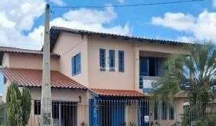 Casa de 4 quartos, sendo 1 suíte, 1 garagem, churrasqueira