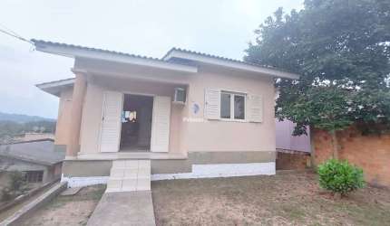 Casa de 2 pisos com 3 quartos, 1 banheiro, 1 garagem