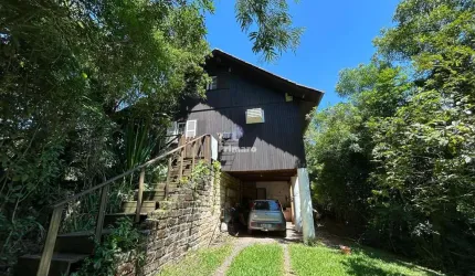 Sítio com 6 hectares, com total de 8 quartos, 3 banheiros