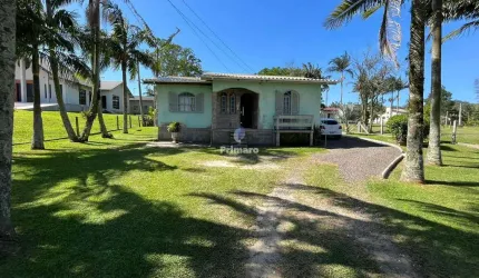 Sitio para a venda com 3 quartos 2 vagas de garagem próximo ao centro