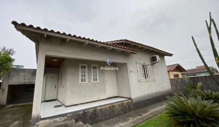 Casa com 3 quartos sendo 1 suíte