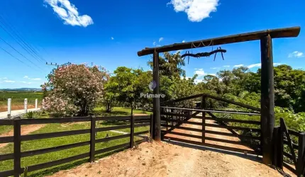 Sitio com casa de 2 quartos e 2 vagas de garagem mobiliado