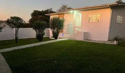 Casa de esquina com 4 quartos, sendo 1 suíte, 1 garagem