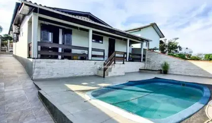 Casa de 3 quartos com edícula, 2 garagem bairro montevideo, Criciuma