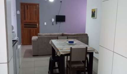 Apartamento com 02 Dormitórios,  Sala Ampla, 01 Vaga de Garagem, aproximadamente 2km da praia da enseada.