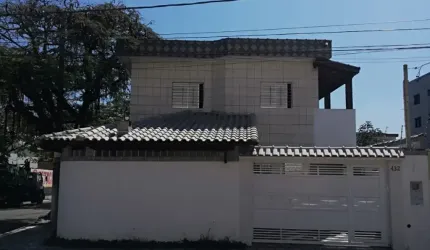 Lindo Sobrado à Venda com 120m², 04 Dormitórios, Churrasqueiras, 02 banheiro 400 metros da praia, Aviação  Praia Grande/ SP
