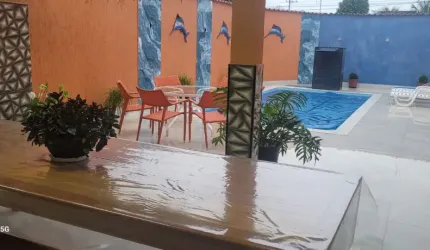 Linda casa com piscina, aconchegante na praia do Indaiá, Bertioga- São Paulo.
