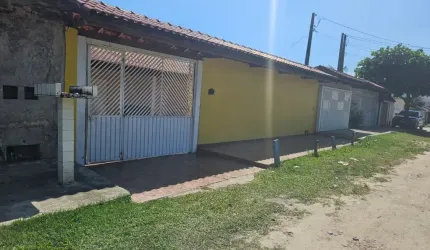 Linda casa com edícula à venda, com 04 dormitórios (sendo 01 suíte),  vagas para 08 veículos, no bairro Indaiá, Bertioga SP.
