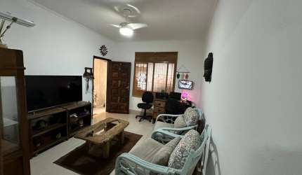 Linda casa à venda com área total de 150m²,  03 dormitórios,