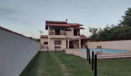 Oportunidade, sobrado à venda com 3 suítes, edícula, piscina, quintal grande, São Lourenço, Bertioga SP.
